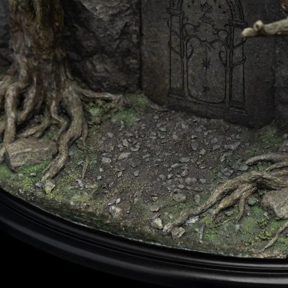 The Lord of the Rings - The Doors of Durin 11" Diorama Statue