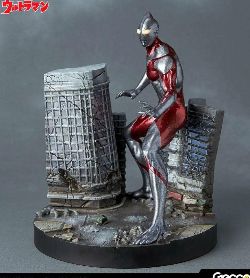Ultraman (1966) - Ultraman Pre-Painted 11” Model Kit Statue