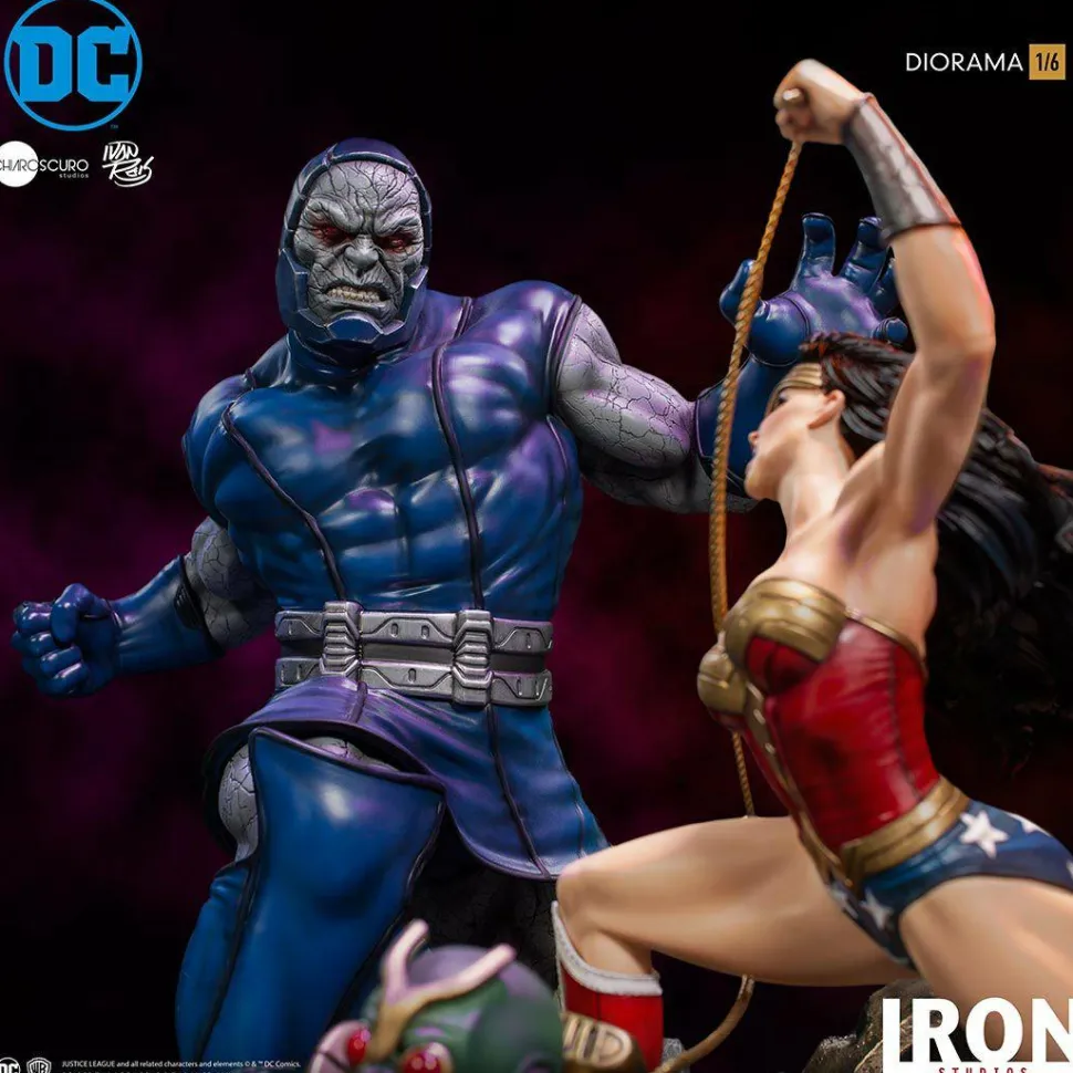 Wonder Woman - Wonder Woman vs Darkseid 1/6th Scale Diorama Statue